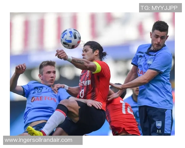 上港亚冠对阵悉尼全力争胜球迷期待精彩对决与激情时刻 上港亚冠对阵悉尼全力争胜球迷期待精彩对决与激情时刻