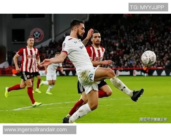 足球明星辉煌瞬间回顾集锦图册展现传奇足坛故事与激情时刻 足球明星辉煌瞬间回顾集锦图册展现传奇足坛故事与激情时刻