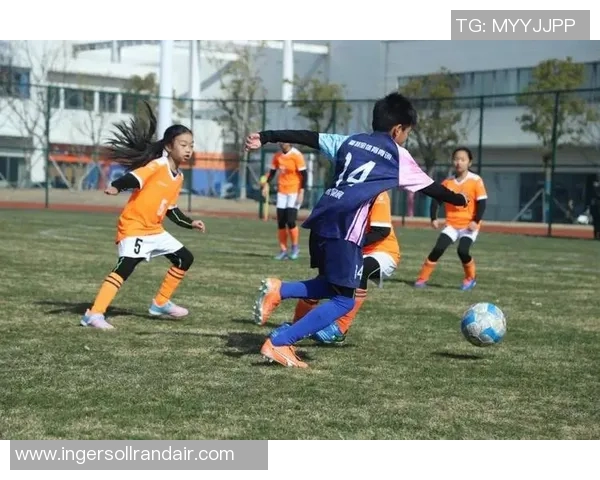 6月上海足球明星齐聚一堂展现风采助力城市体育发展与青少年培养 6月上海足球明星齐聚一堂展现风采助力城市体育发展与青少年培养